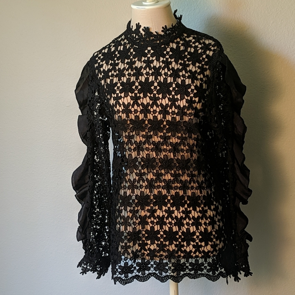 Lumie Lace Top with Ruffle Sleeve Medium